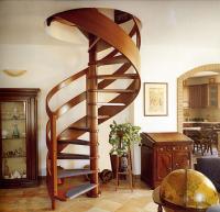 Винтовая лестница как часть интерьера